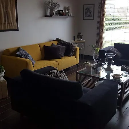 Alojamento de Acomodação e Pequeno-almoço Blue Velvet Yvré-lʼÉvêque